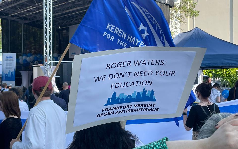 Honderden demonstreren tegen optreden Roger Waters in Frankfurt. Medeoprichter (79) Pink Floyd beschuldigd van antisemitisme
