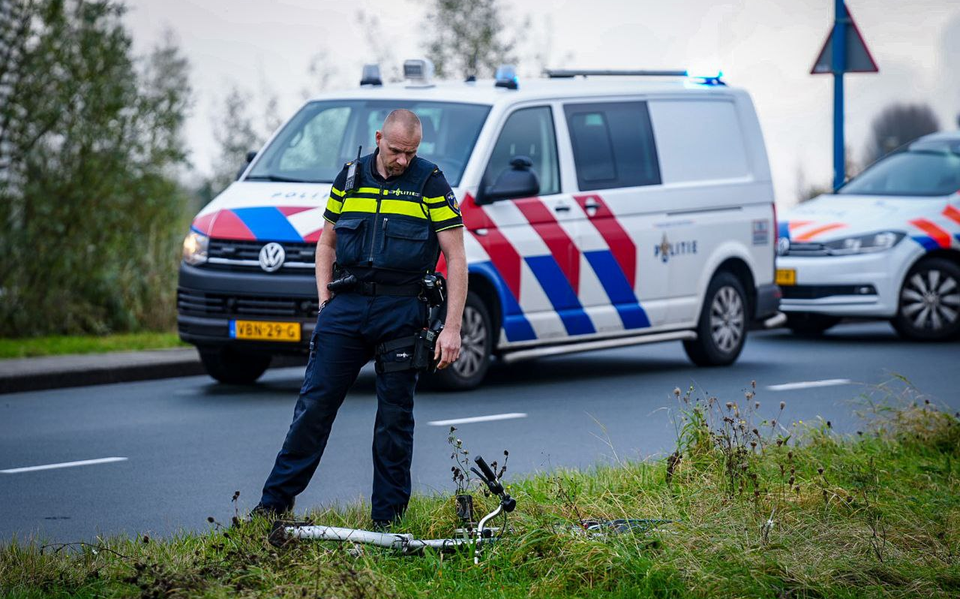 Fietser naar het ziekenhuis na aanrijding met auto op Kardingeplein in Groningen.