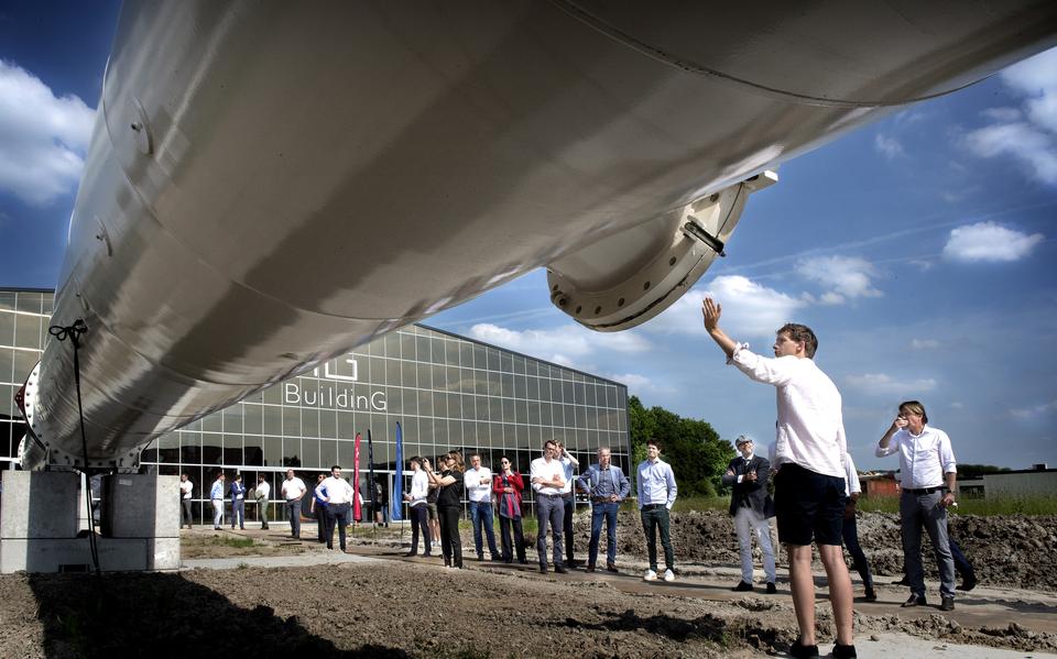 Een klein stukje hyperloopbuis op Zernike.                                                                                                                                  
                
