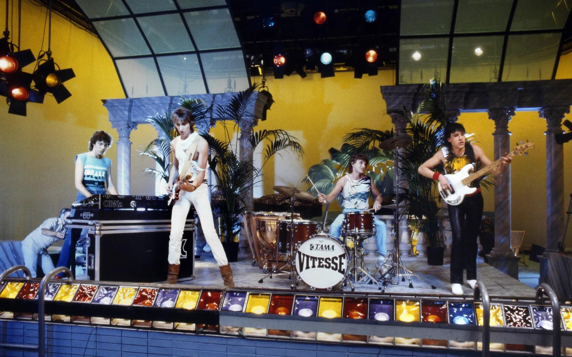 Ruud Englebert (rechts) met Vitesse in AVRO's Toppop.