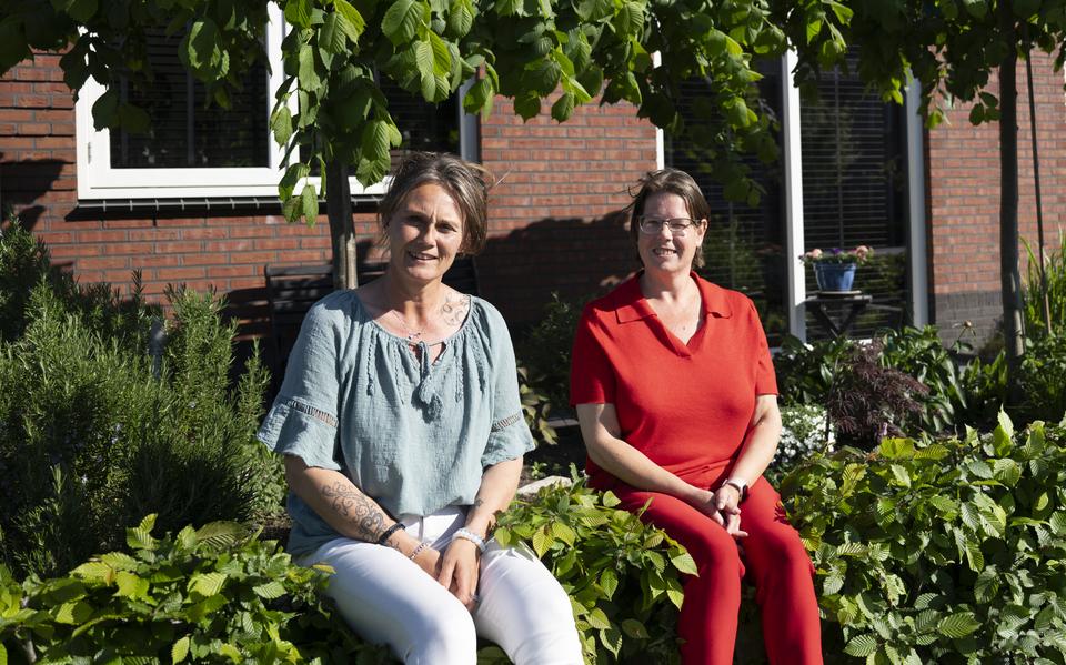 Bianca de Vries en Tineke Kornelius wachten nog stééds op tienduizenden euro's, de overheid maakt er een potje van.
