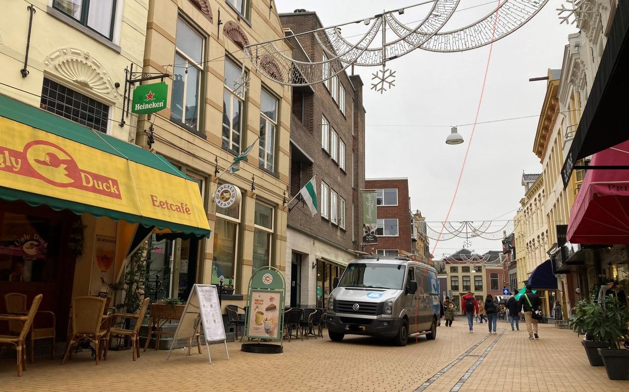 De Zwanestraat op dinsdagmiddag. Zonder ontheffing is dit na 1 februari 2023 verleden tijd. De Zwanestraat op dinsdagmiddag. Zonder ontheffing is dit na 1 februari 2023 verleden tijd.