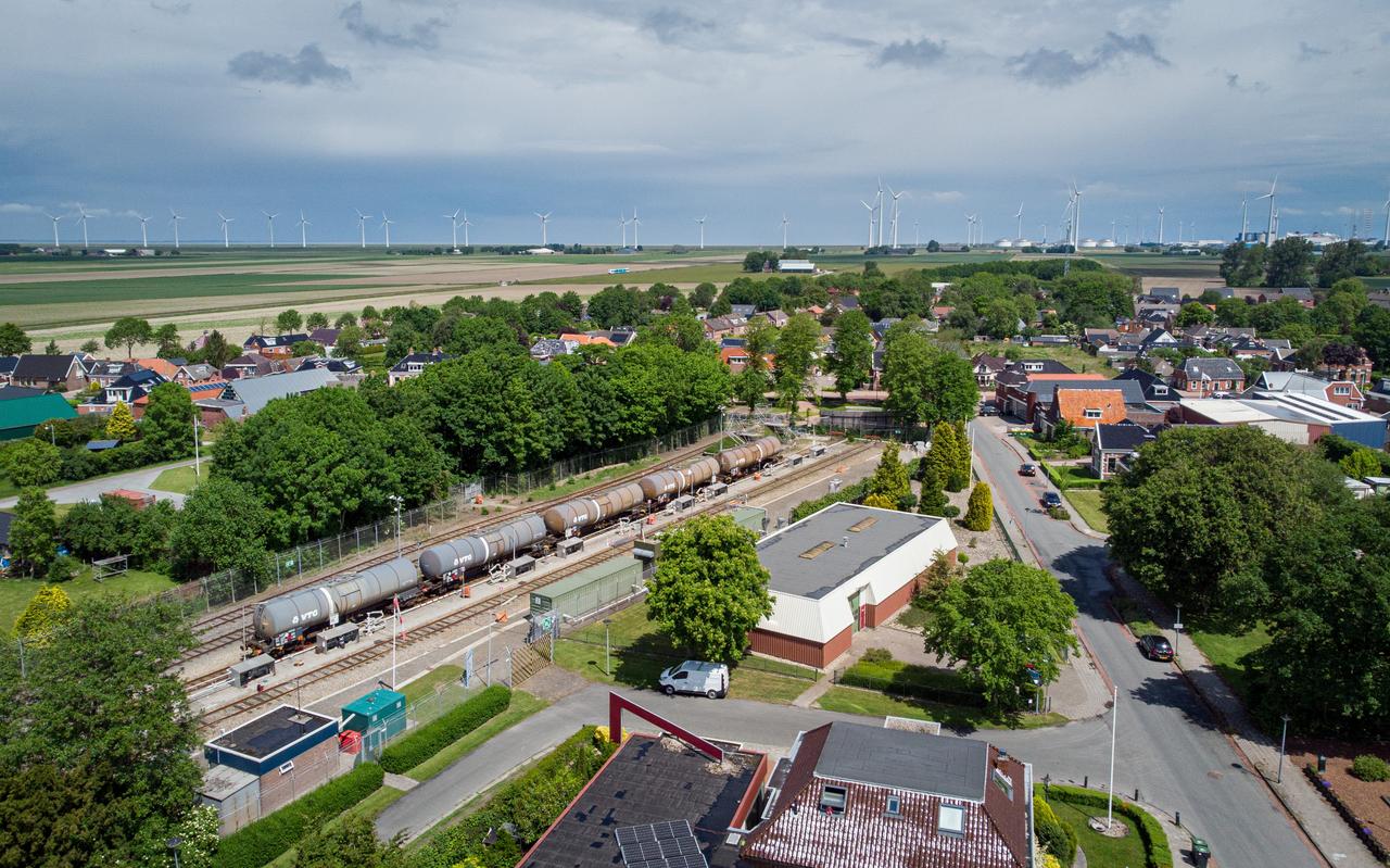 Het overslagstation van aardgascondensaat ligt midden in Roodeschool. Het overslagstation van aardgascondensaat ligt midden in Roodeschool.