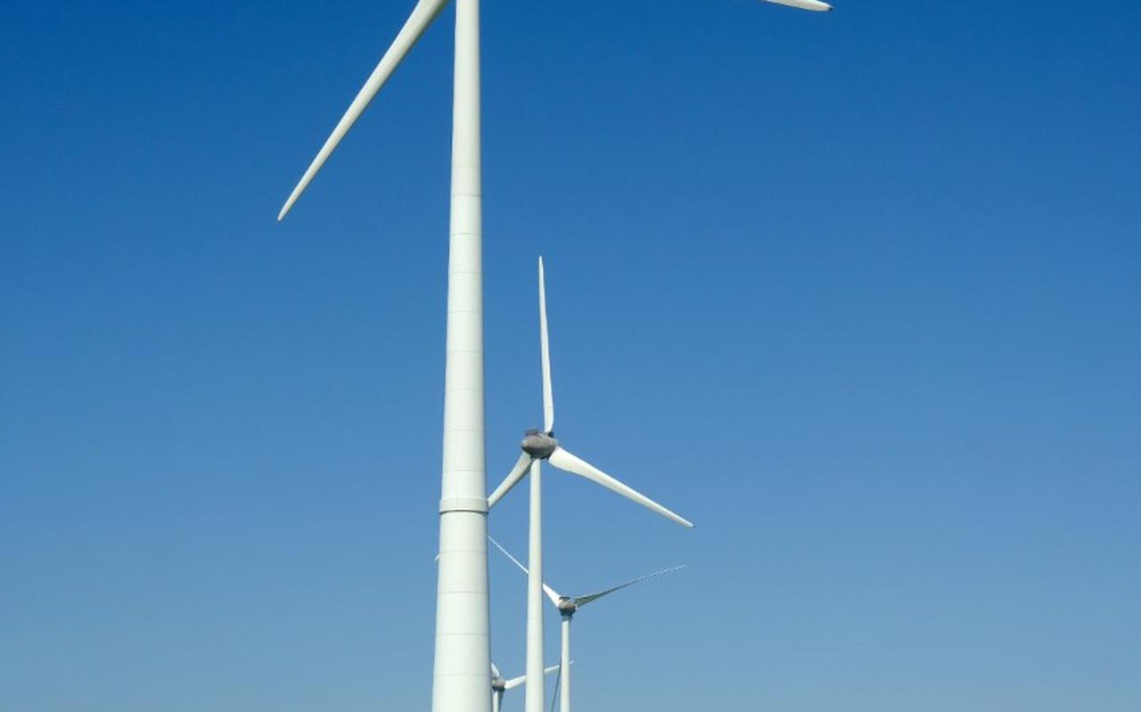 Er werd vorig jaar veel meer windenergie geproduceerd in ons land. Op de foto windturbines in de Eemshaven.