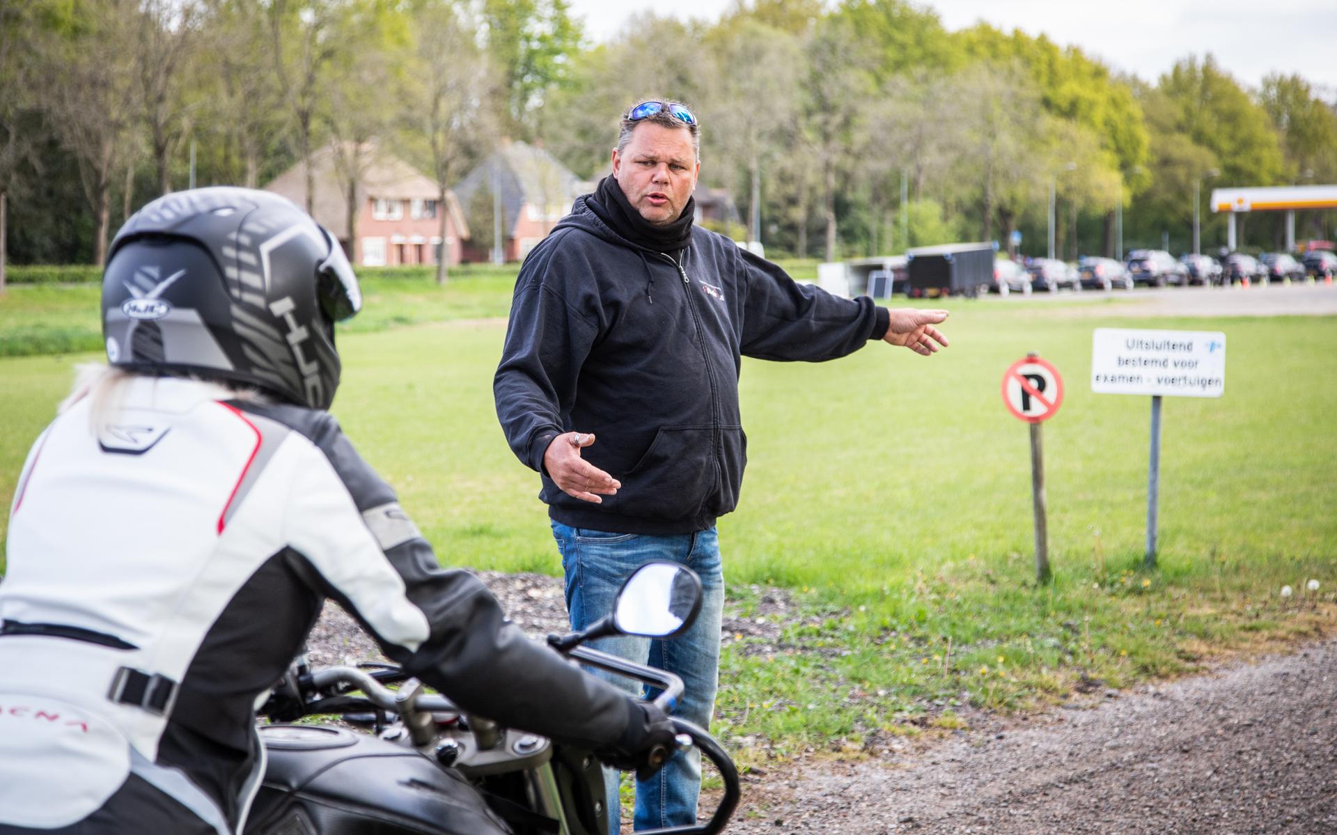 Marcel Nieuwland is in Winschoten en Groningen weer begonnen met motorrijlessen.