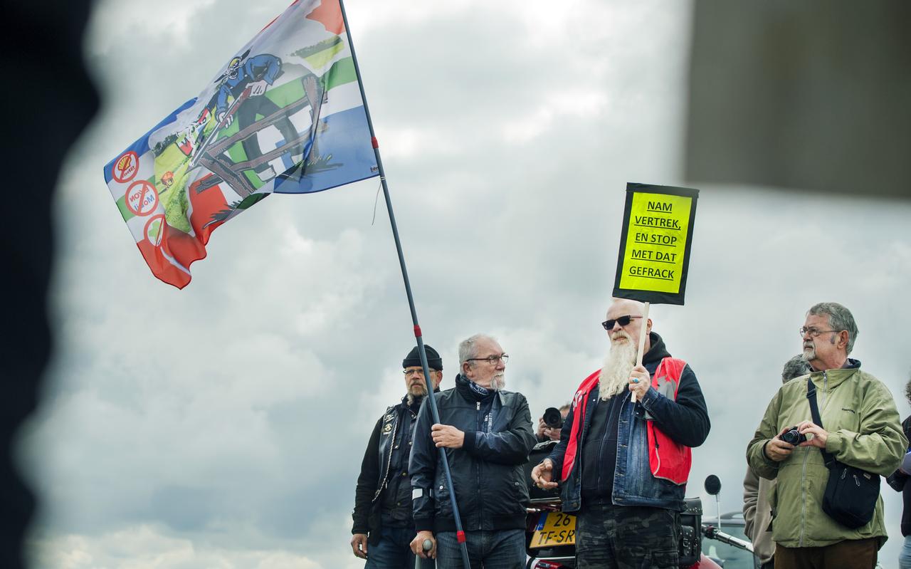 Een protestactie tegen fracking bij Pieterzijl (Fries-Groningse grens). Een protestactie tegen fracking bij Pieterzijl (Fries-Groningse grens).