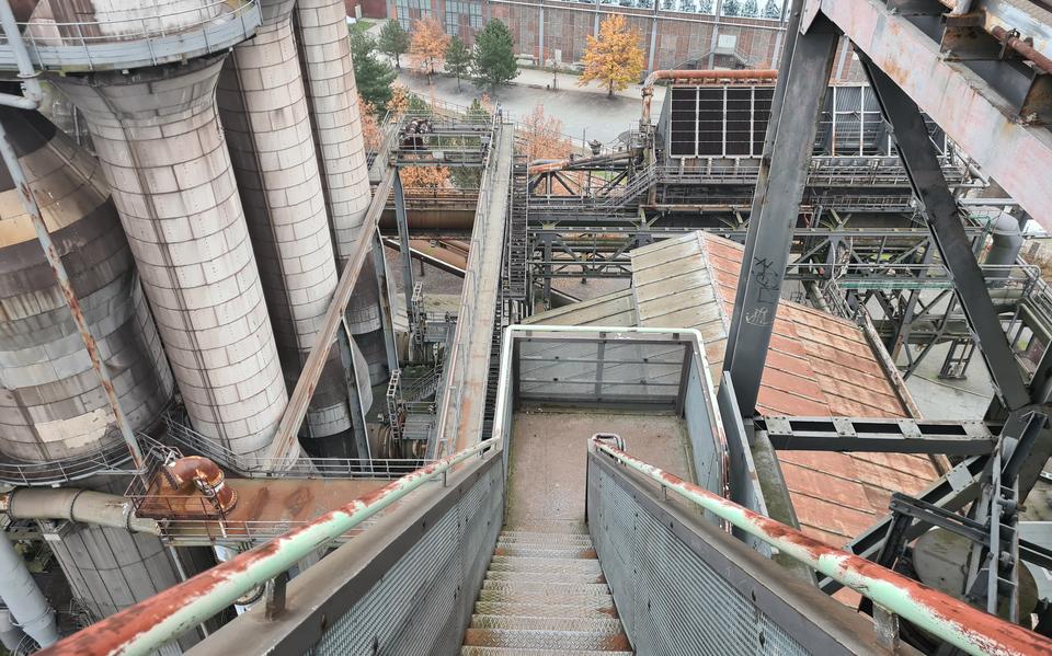 In Landschaftspark-Nord in Duisburg ga je als bezoeker op avontuur in een lege staalfabriek. 