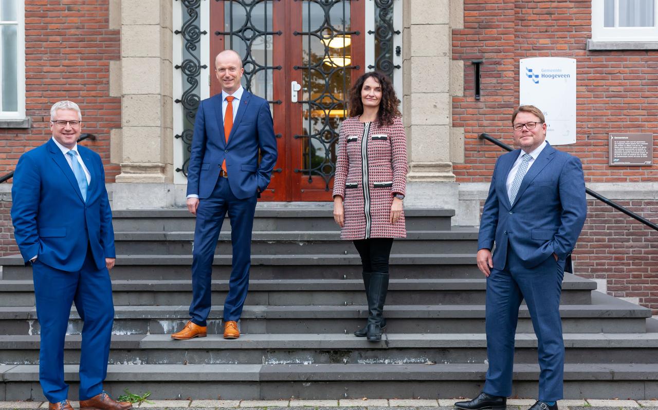De nieuwe wethouders van Hoogeveen, v.l.n.r. Jan Zwiers, Werner ten Kate, Janita Tabak en Derk Reneman De nieuwe wethouders van Hoogeveen, v.l.n.r. Jan Zwiers, Werner ten Kate, Janita Tabak en Derk Reneman