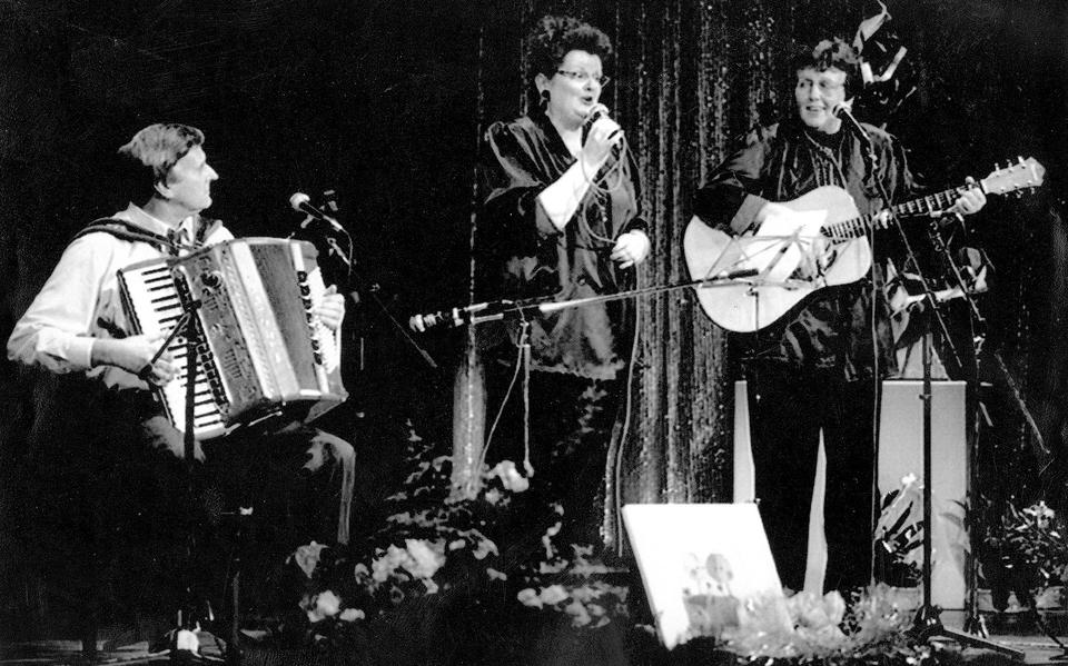 De Tuutjefloiters tijdens het laatste optreden in 1994 in 't Kielzog in Hoogezand.