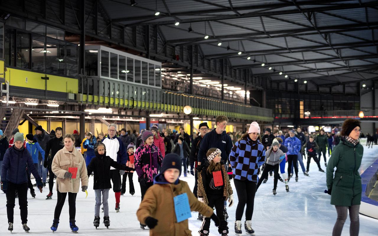 Honderden schaatsers in Kardinge bij groot schaatsfeest van de KNSB.