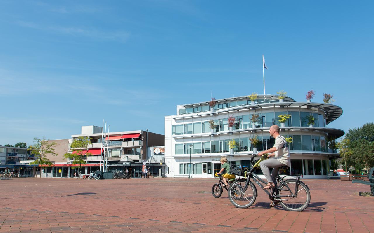 Het gemeentehuis van Haren is nu nog slechts een vergaderlocatie en Loket Burgerzaken. De herindeling bij Groningen en Ten Boer blijft ook na drie jaar een strijdpunt.