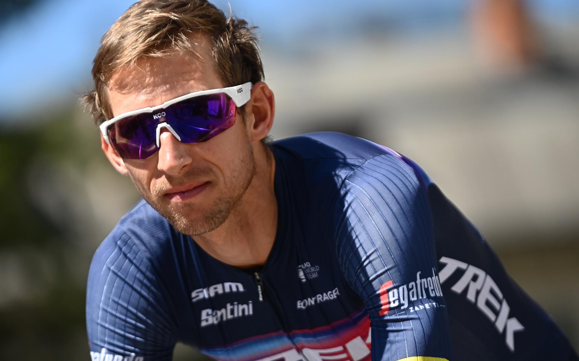 Bauke Mollema maakt zich op voor zijn eerste Omloop Het Nieuwsblad. Later dit seizoen wacht het tweeluik Giro-Tour.