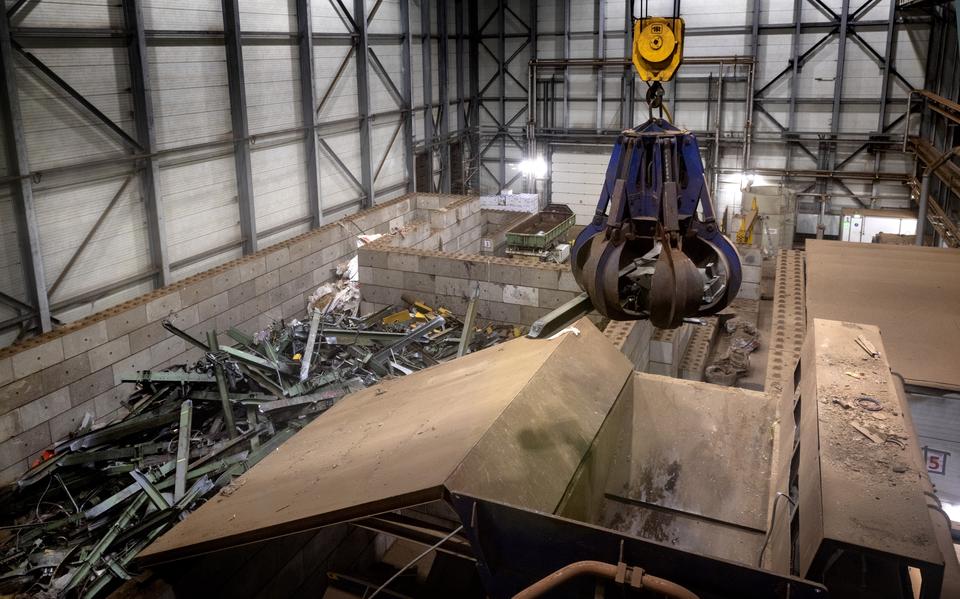 Pas aangeleverd vervuild staalschroot bij Purified Metal Company in Farmsum.