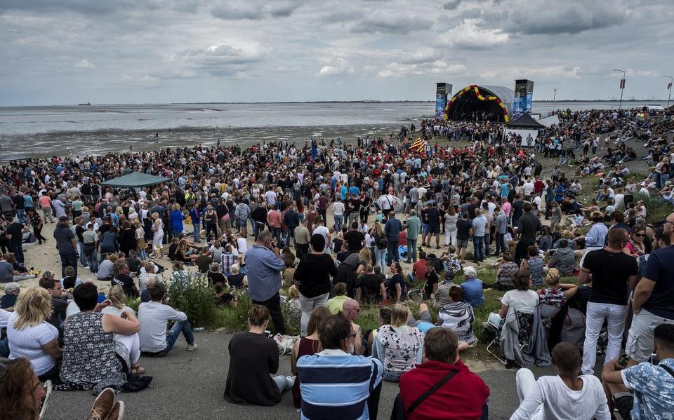 Het Groningen Seaports strandfeest brengt ieder jaar veel mensen op de been.