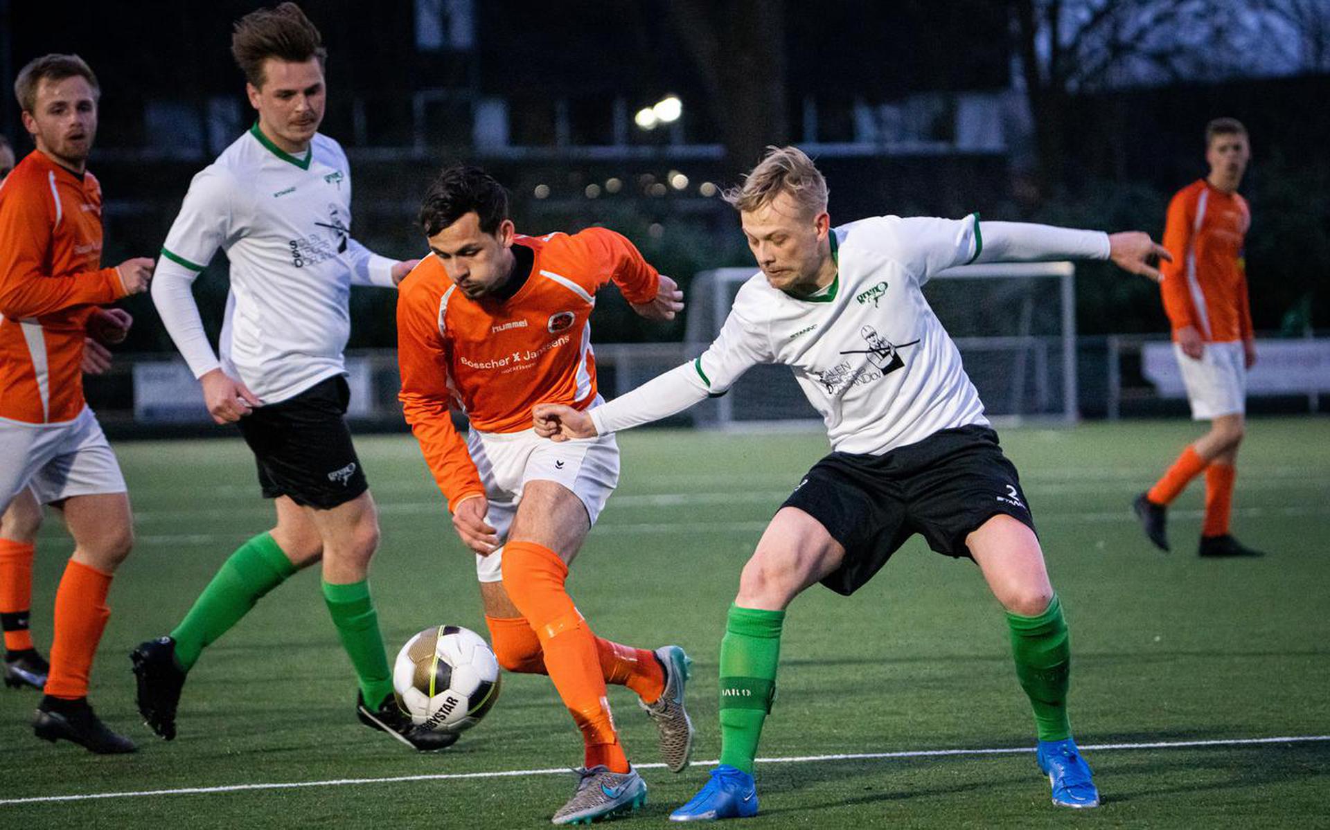 FC Lewenborg en Gruno speelden donderdag een inhaalwedstrijd.