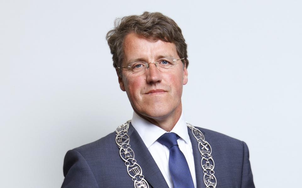 Burgemeester Eric van Oosterhout