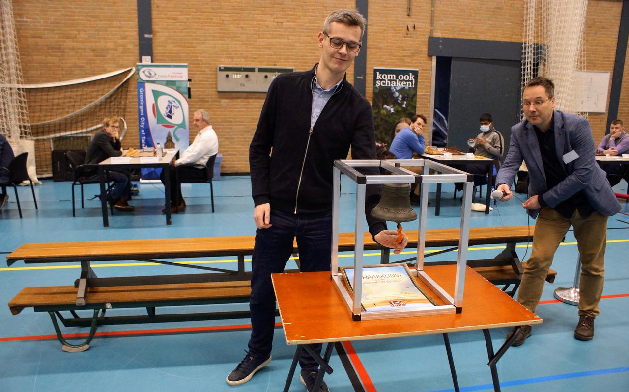 Wereldkampioen dammen Roel Boomstra opent de ronde van het Schaakfestival en wint later Noord Nederlands kampioenschap Sneldammen                        