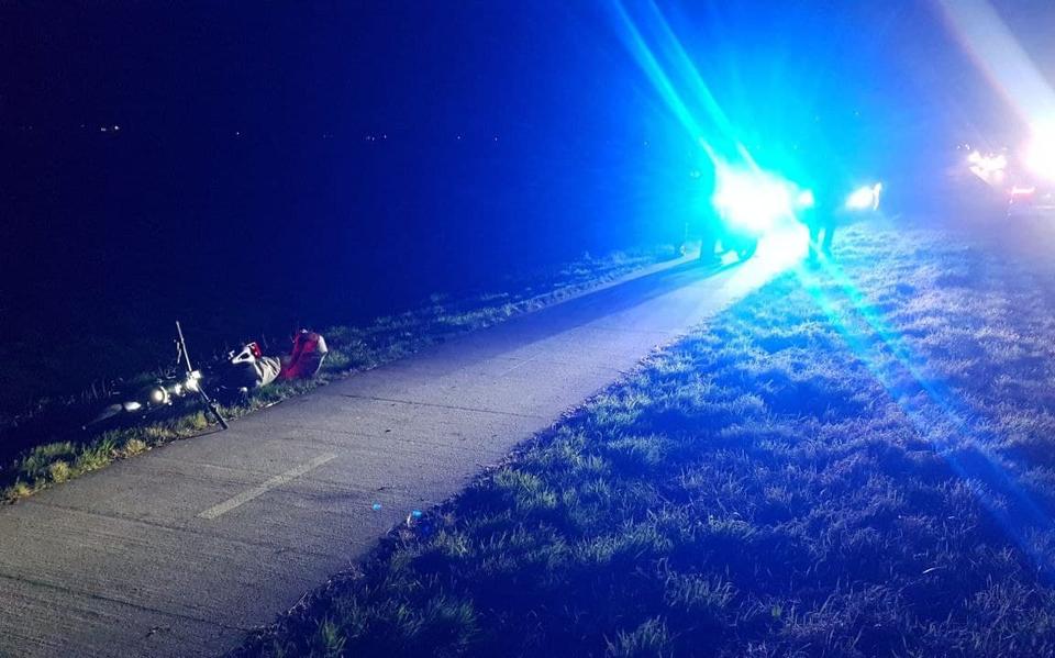 Fietser met spoed naar ziekenhuis na botsing met voetganger in Buinerveen. Fietser met spoed naar ziekenhuis na botsing met voetganger in Buinerveen.