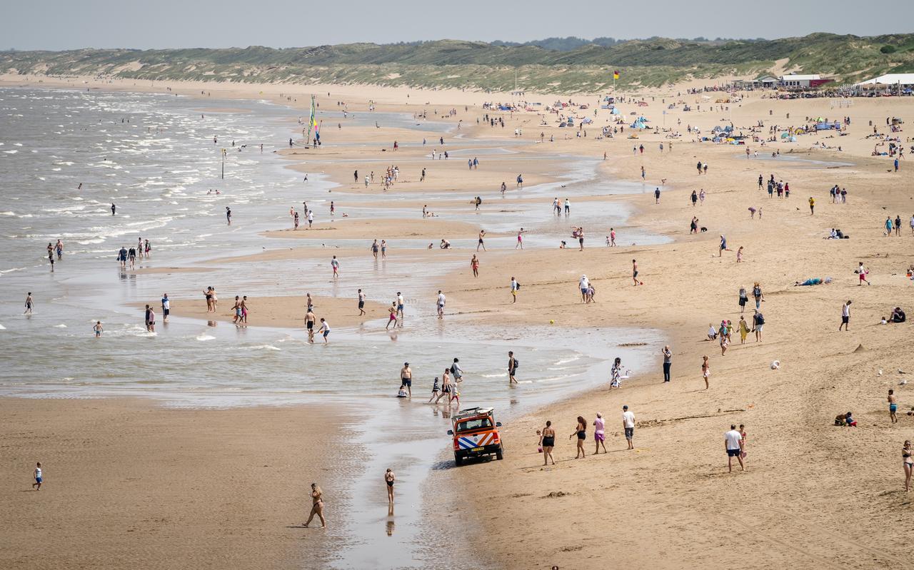 Het strand van Scheveningen. De gevaren van zwemmen in zee worden vaak onderschat. Foto: ANP/BART MAAT Het strand van Scheveningen. De gevaren van zwemmen in zee worden vaak onderschat. Foto: ANP/BART MAAT