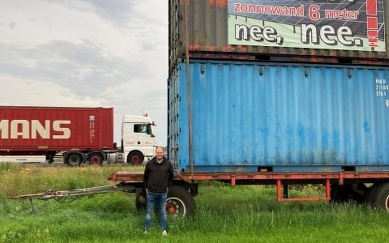 Protest tegen zes meter hoge zonnewind bij Emmen. Protest tegen zes meter hoge zonnewind bij Emmen.