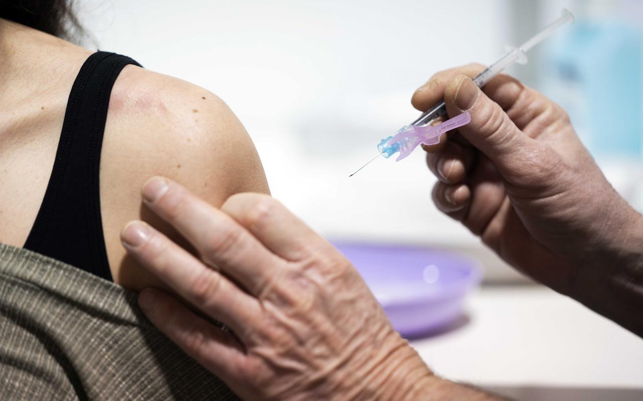 Aan de andere kant van de grens geldt vanaf woensdag een vaccinatieplicht voor zorgpersoneel.