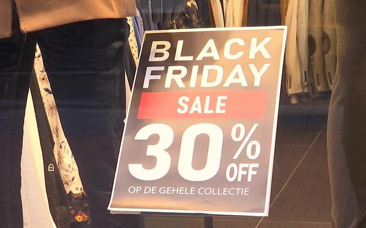 Tijdens Black Friday worden consumenten verleid extra aankopen te doen Tijdens Black Friday worden consumenten verleid extra aankopen te doen