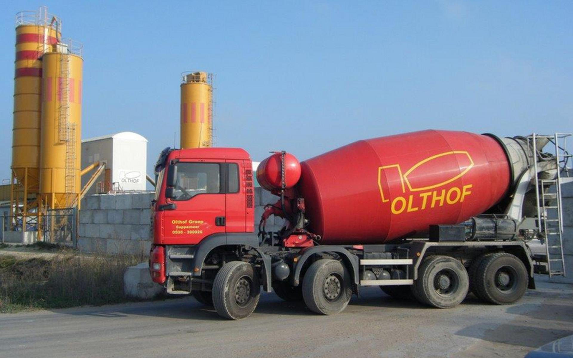Een wagen met cement staat klaar om op weg te gaan naar een bouwplaats. Foto: Provincie Groningen