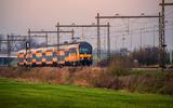 Zijn mensen in het westen eigenlijk wel bereid te verhuizen? De spoorlijn tussen Grou en Leeuwarden.