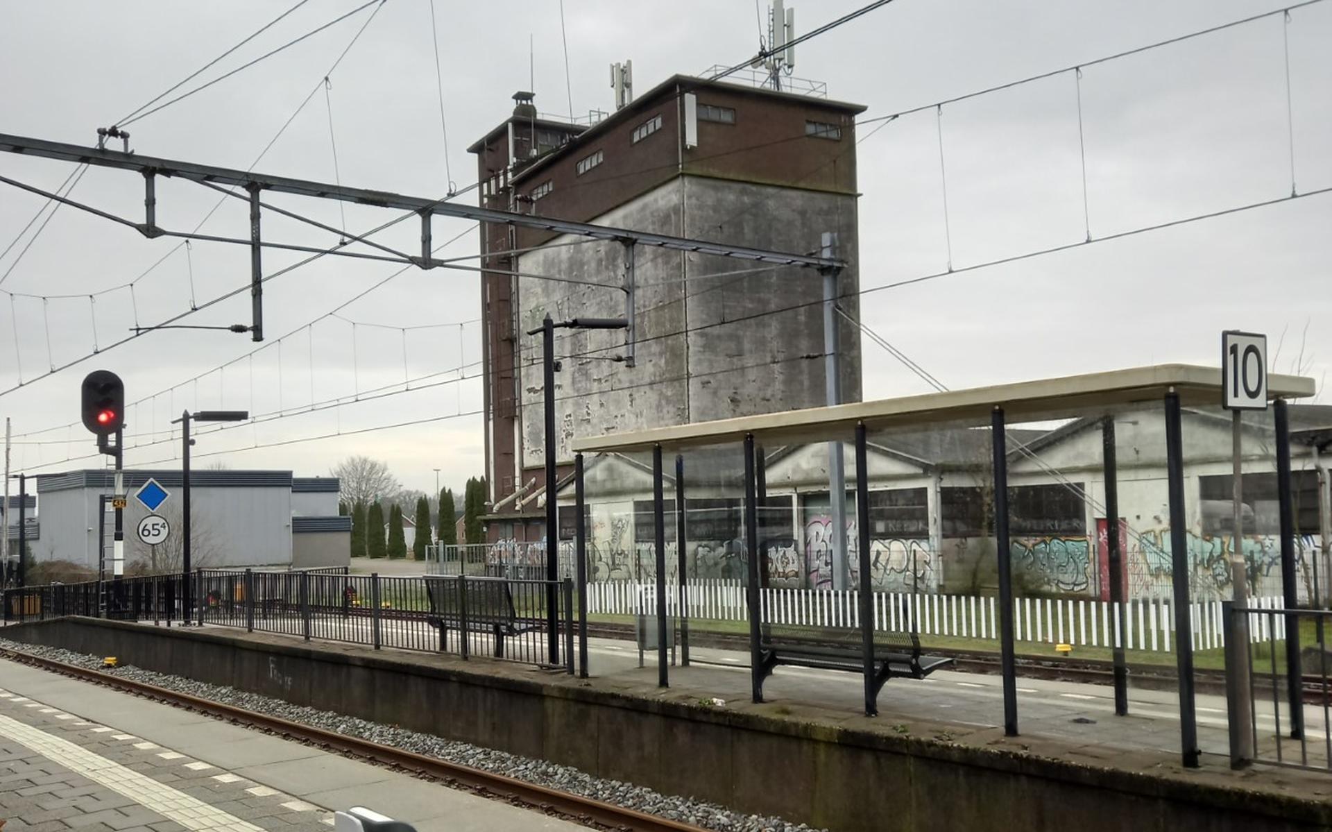 De voormalige graansilo bij het treinstation van Nieuw-Amsterdam.