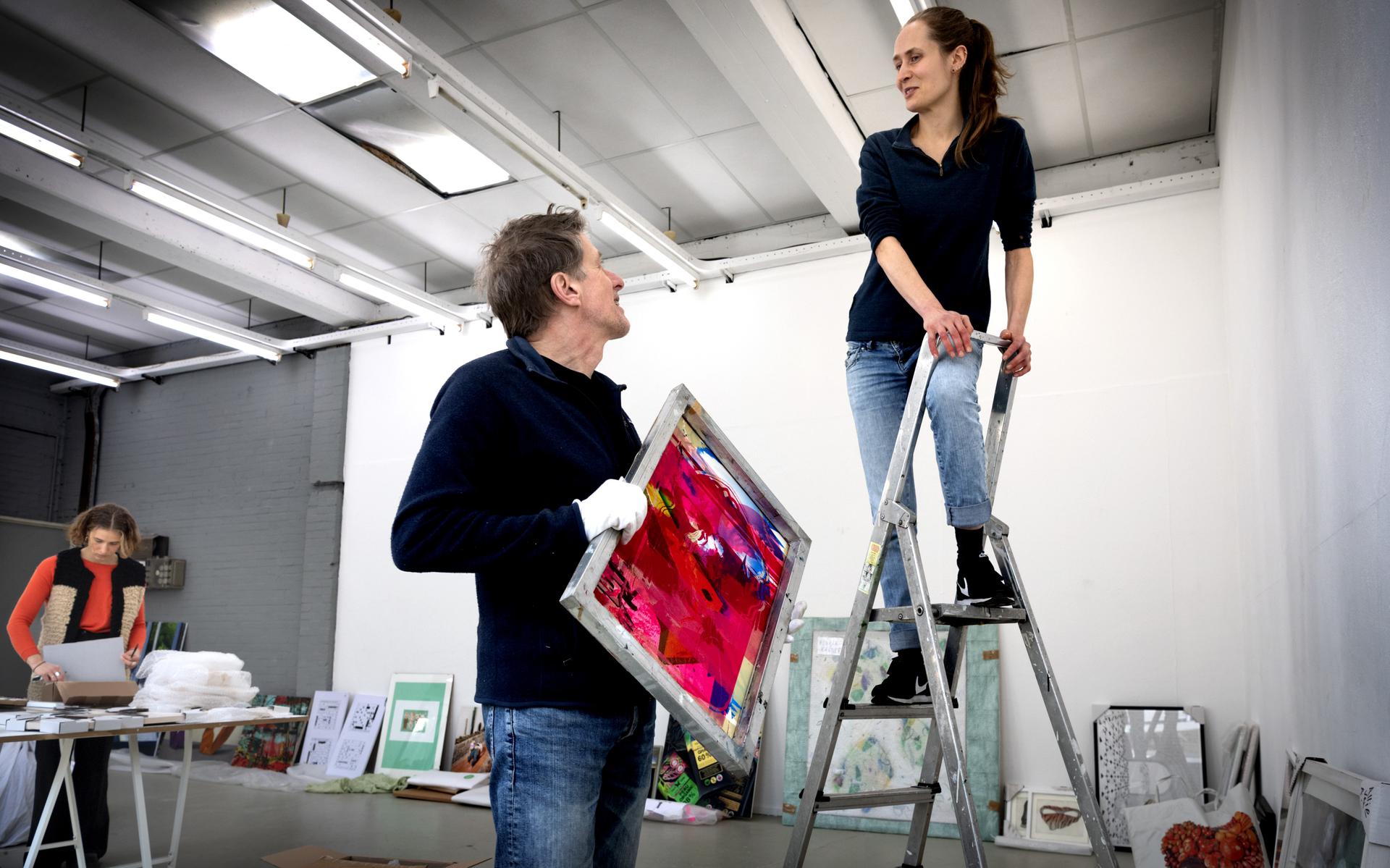 Wim Bosch en Rosa Everts richten expositie Salon in.