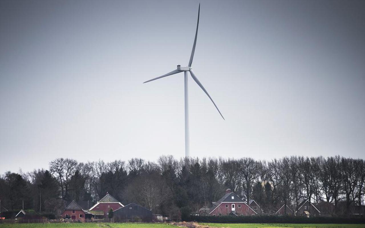De eerste windturbine in de Drentse Monden en Oostermoer aan de Mondenweg tussen Nieuw-Buinen en Eerste Exloërmond 