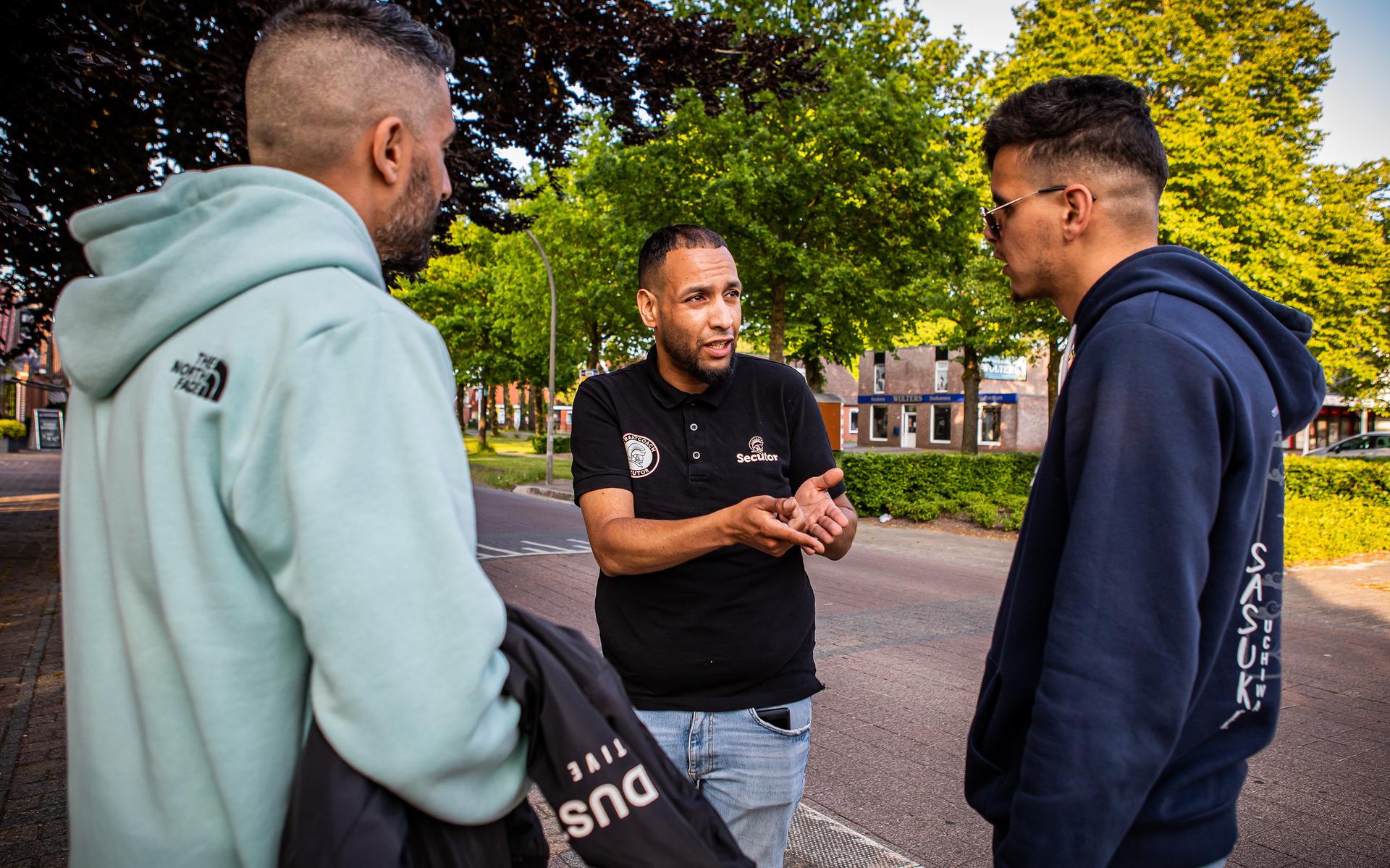 Anis Wil Even Weg Uit Ter Apel, Waar Mensen Denken Dat Alle Algerijnen ...