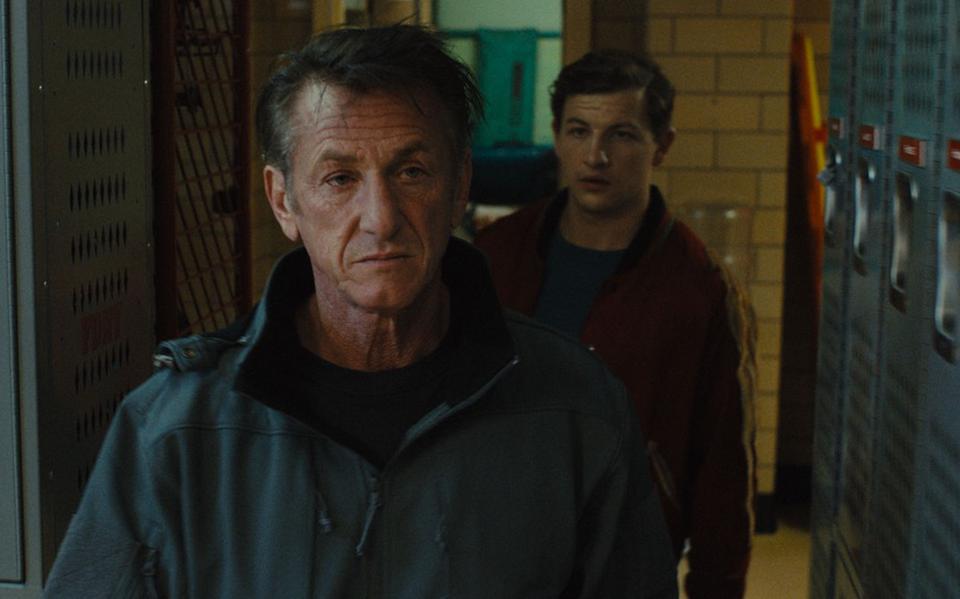 Sean Penn en Tye Sheridan in 'Asphalt City'.