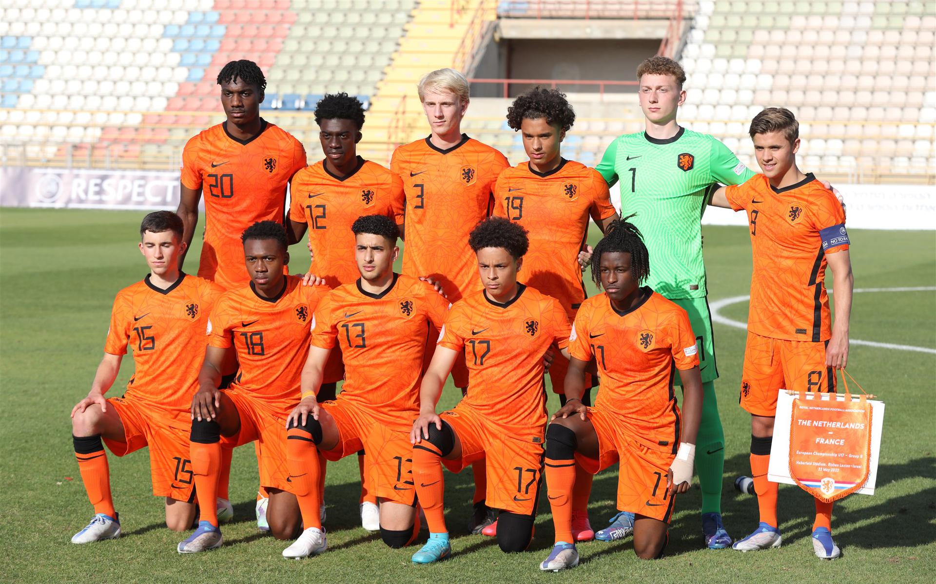 Thijmen Blokzijl van FC Groningen met Oranje onder-17 in halve finale ...