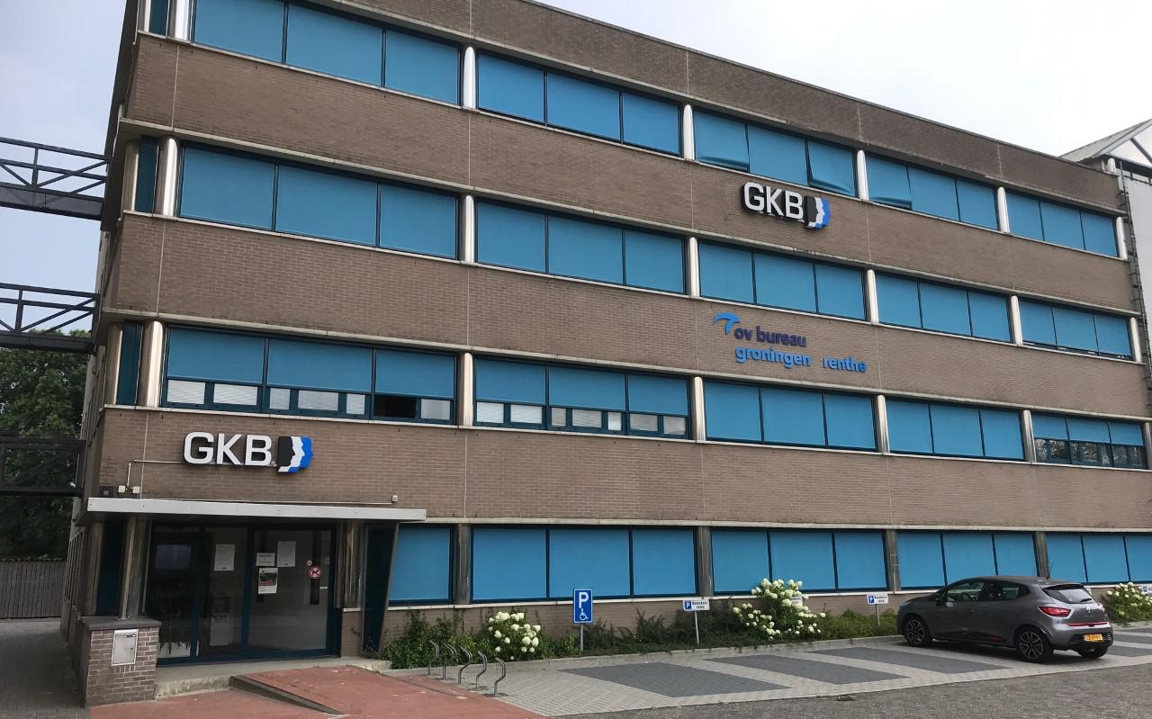 Het pand van de Gemeenschappelijke Kredietbank aan de Overcingellaan in Assen. 