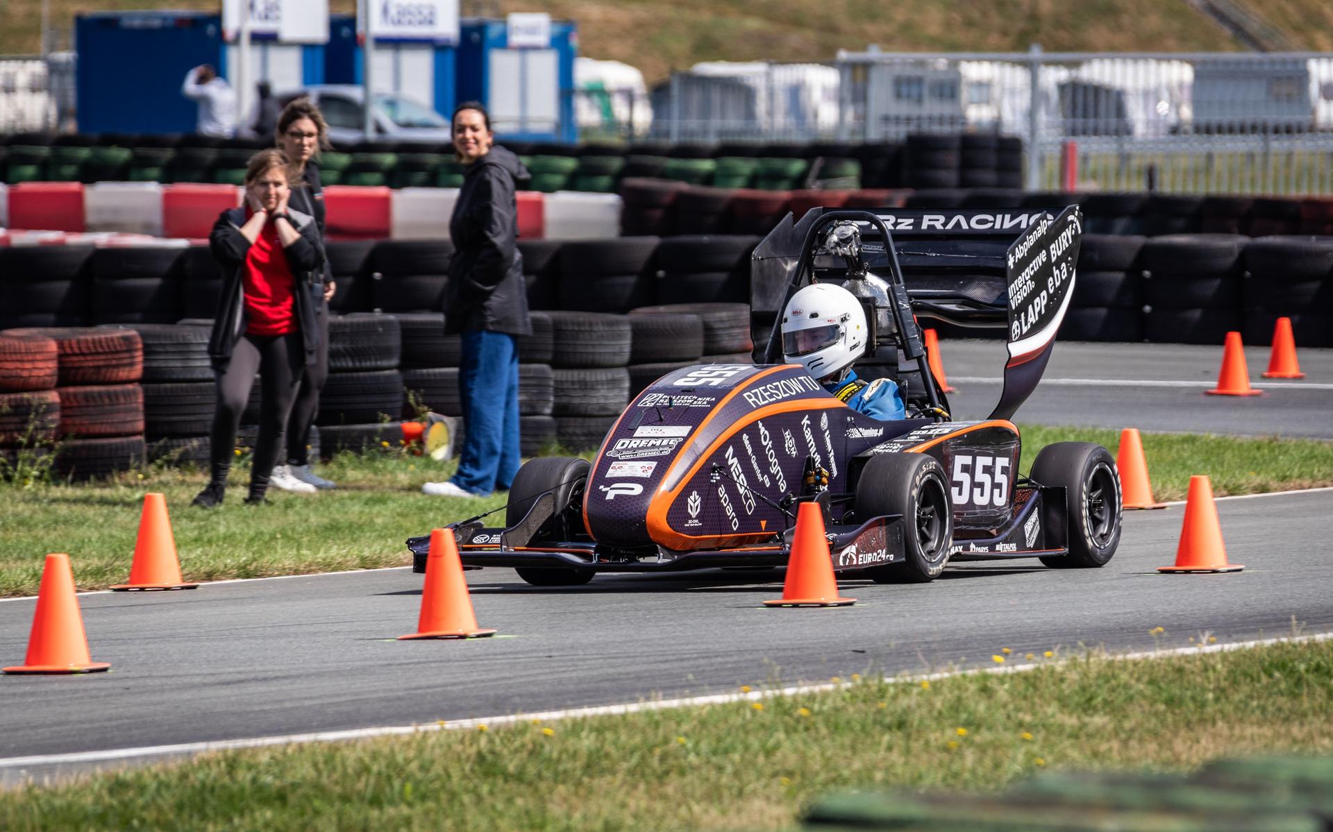 Toekomstige ingenieurs van de Formule 1 oefenen in Assen op TT Circuit 