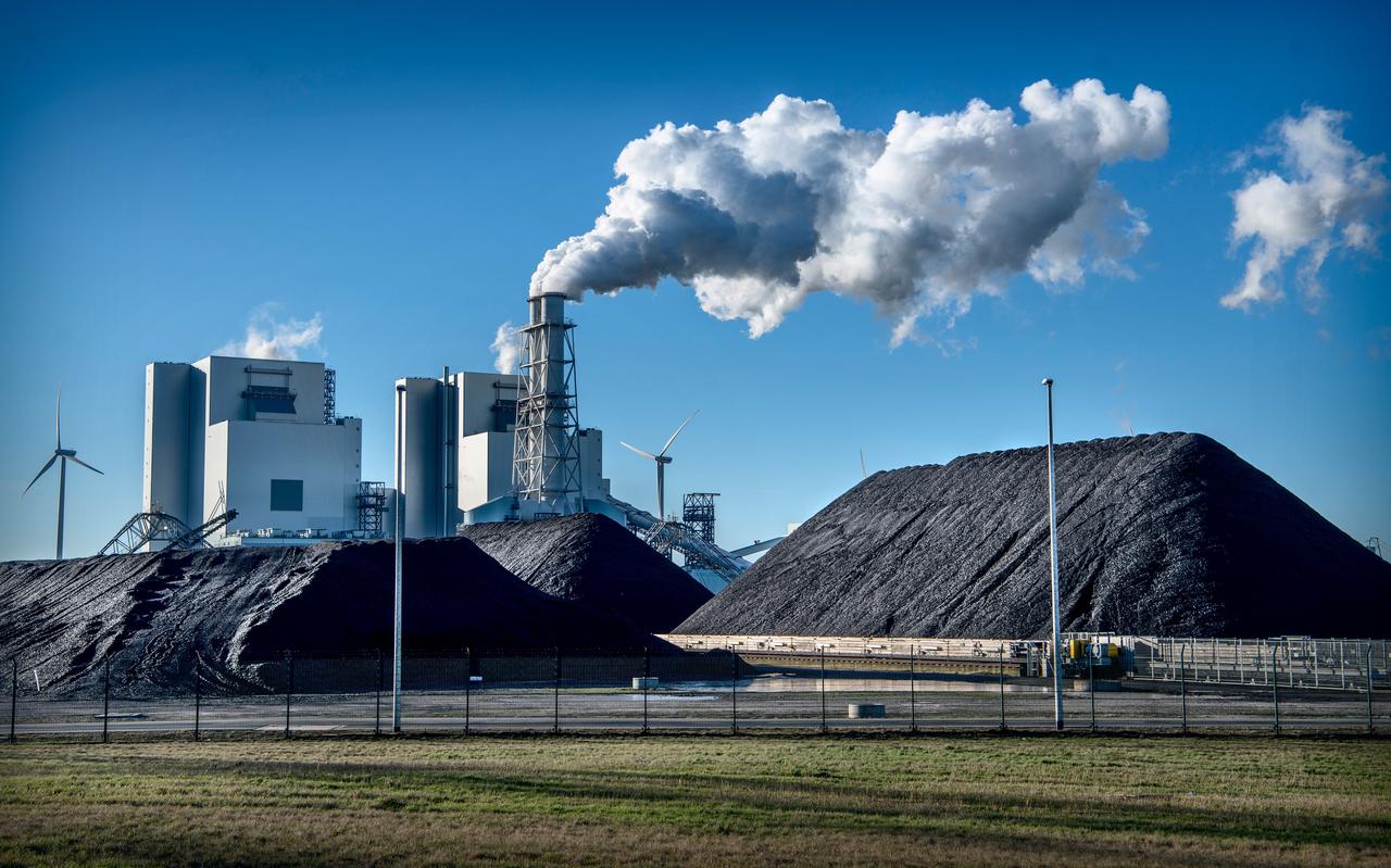 De kolencentrale RWE in de Eemshaven. Het wordt voor Nederland lastig om de klimaatdoelen te halen.