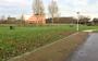 Op dit speelveldje wil de gemeente Hoogeveen vier walwoningen laten bouwen. Omwonenden zijn daar fel tegen gekant.