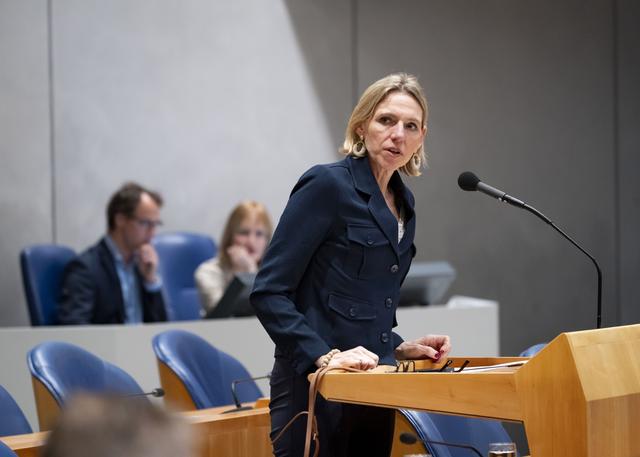 Minister Sterk komt naar Stadskanaal om te spreken over mishandelingszaak. Spoeddebat legt zorgen bl