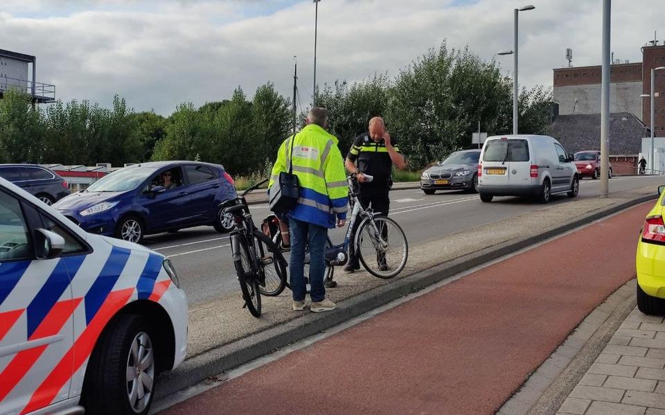 Fietser gewond na botsing met andere fietser in Groningen. Fietser gewond na botsing met andere fietser in Groningen.