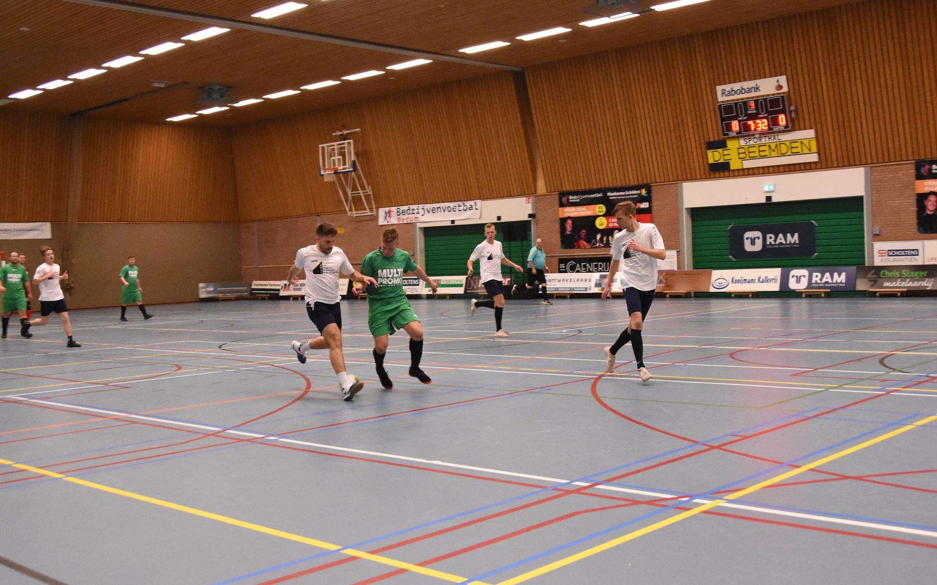 Duel om de bal tijdens de finale. Foto: Duut Knol