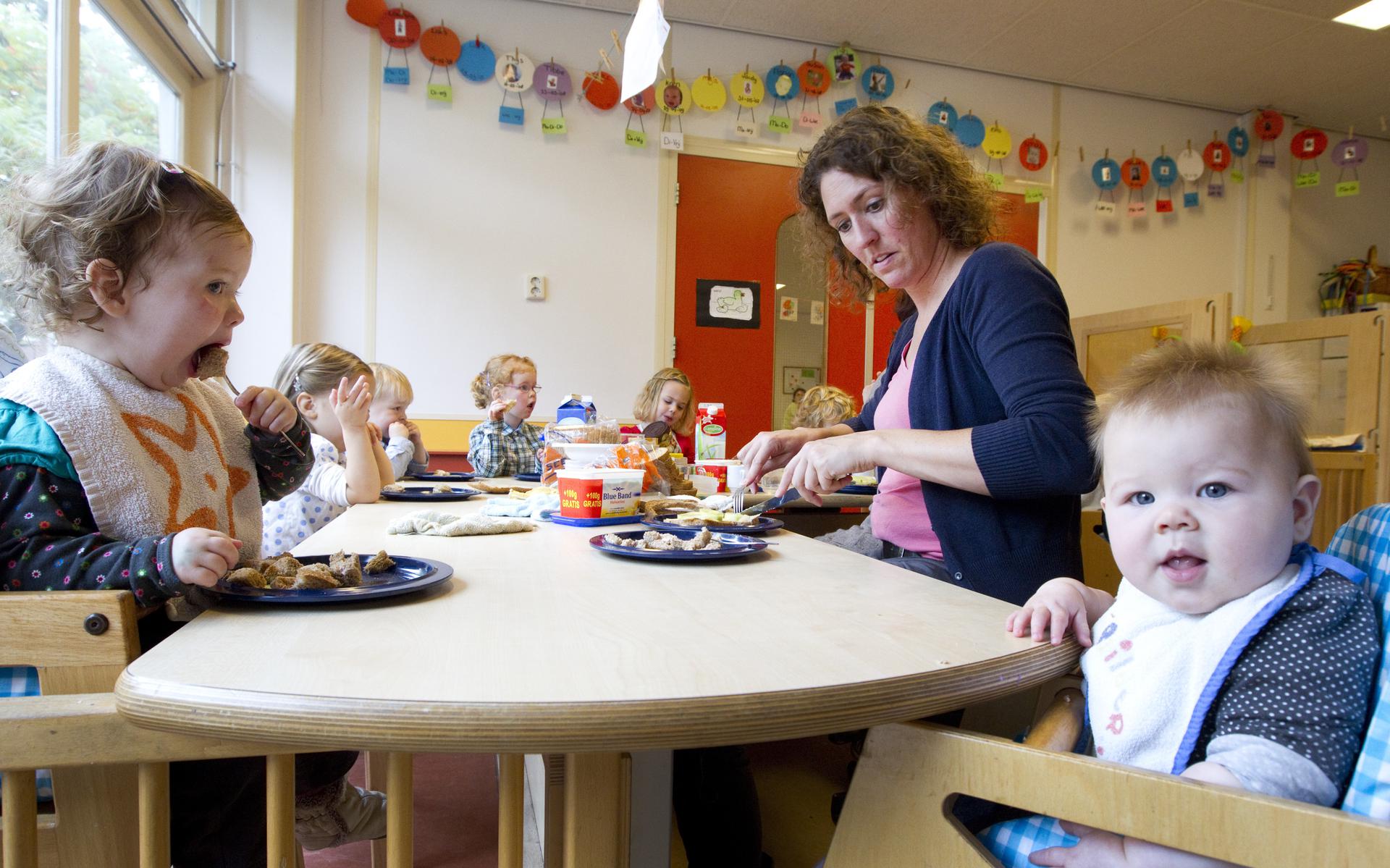 Kinderopvang moet ook toegankelijk zijn voor baby's en peuters uit achterstandsgezinnen. Groningen wil daarvoor een landelijk proefgebied worden. 