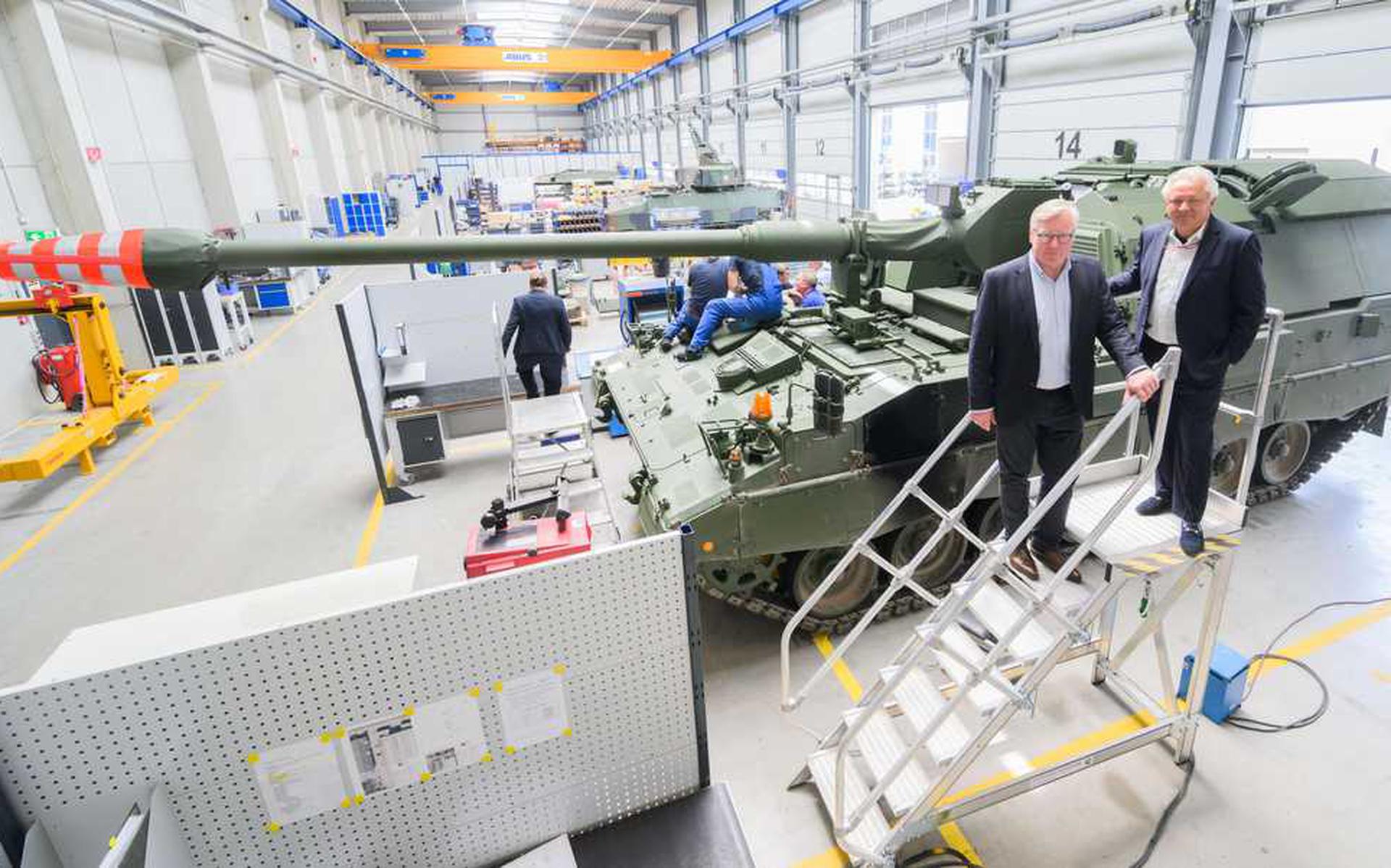 In het Gelderse Ede bouwt het Duitse Rheinmetall de Boxer, een pantserwielvoertuig.
