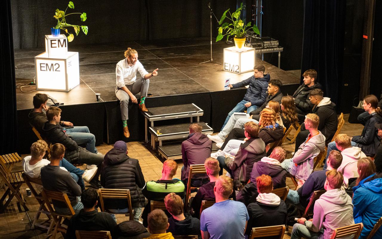 Op het Voorkennisfestival van Up to Us op het Suikerterrein kregen zo'n zeshonderd mbo-studenten van Noorderpoort en Alfa-college les over van alles wat ze normaal niet op school leren.