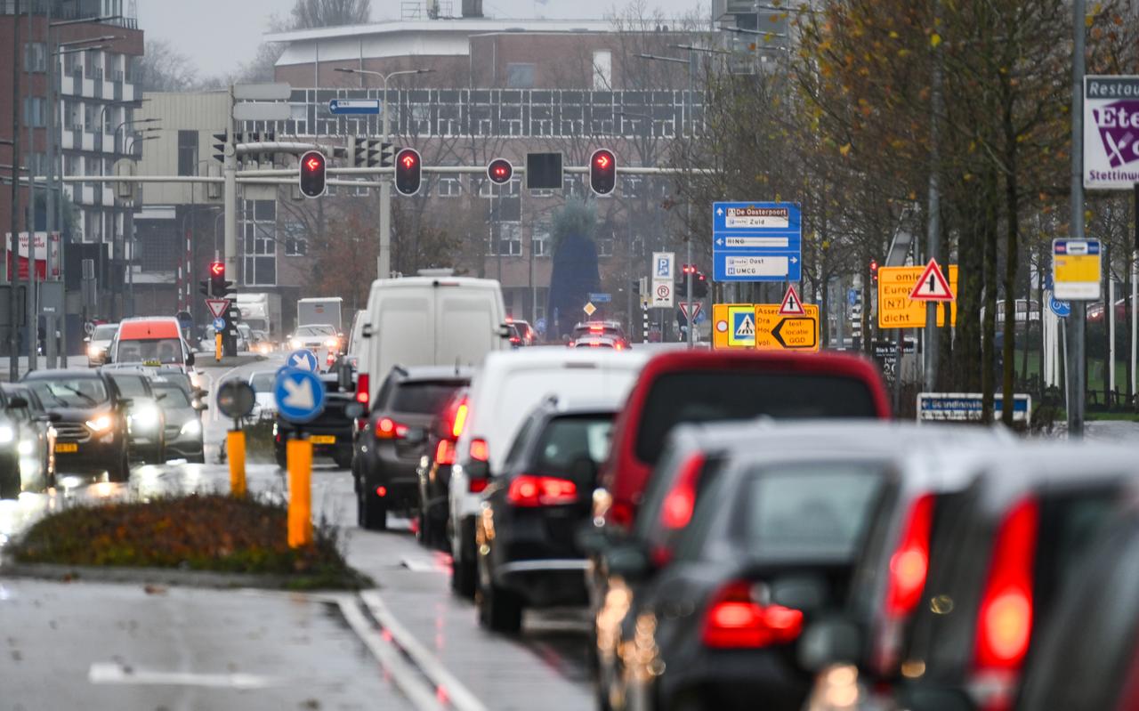 Verkeer rond het kruispunt Europaweg - Sontweg in Groningen.