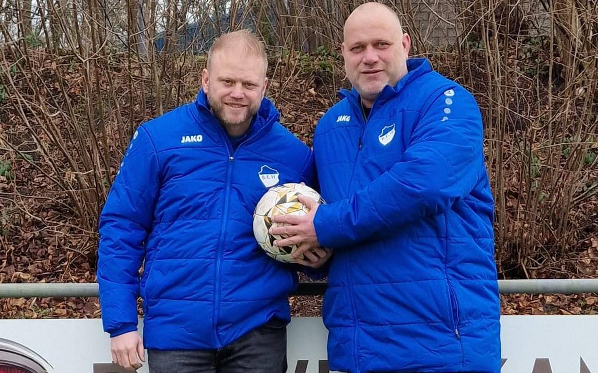Harmen Woudenberg (links) en Fred Sieders hebben hun contract bij BEW verlengd.