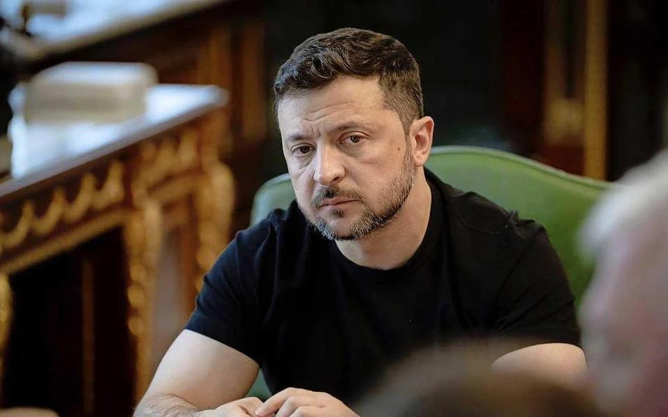 De Oekraïense president Volodimir Zelenski zegt dat hij de regering heeft gevraagd om de reisbeperkingen voor mannen te versoepelen, zodat Oekraïners van 18 tot en met 21 jaar weer naar het buitenland kunnen.