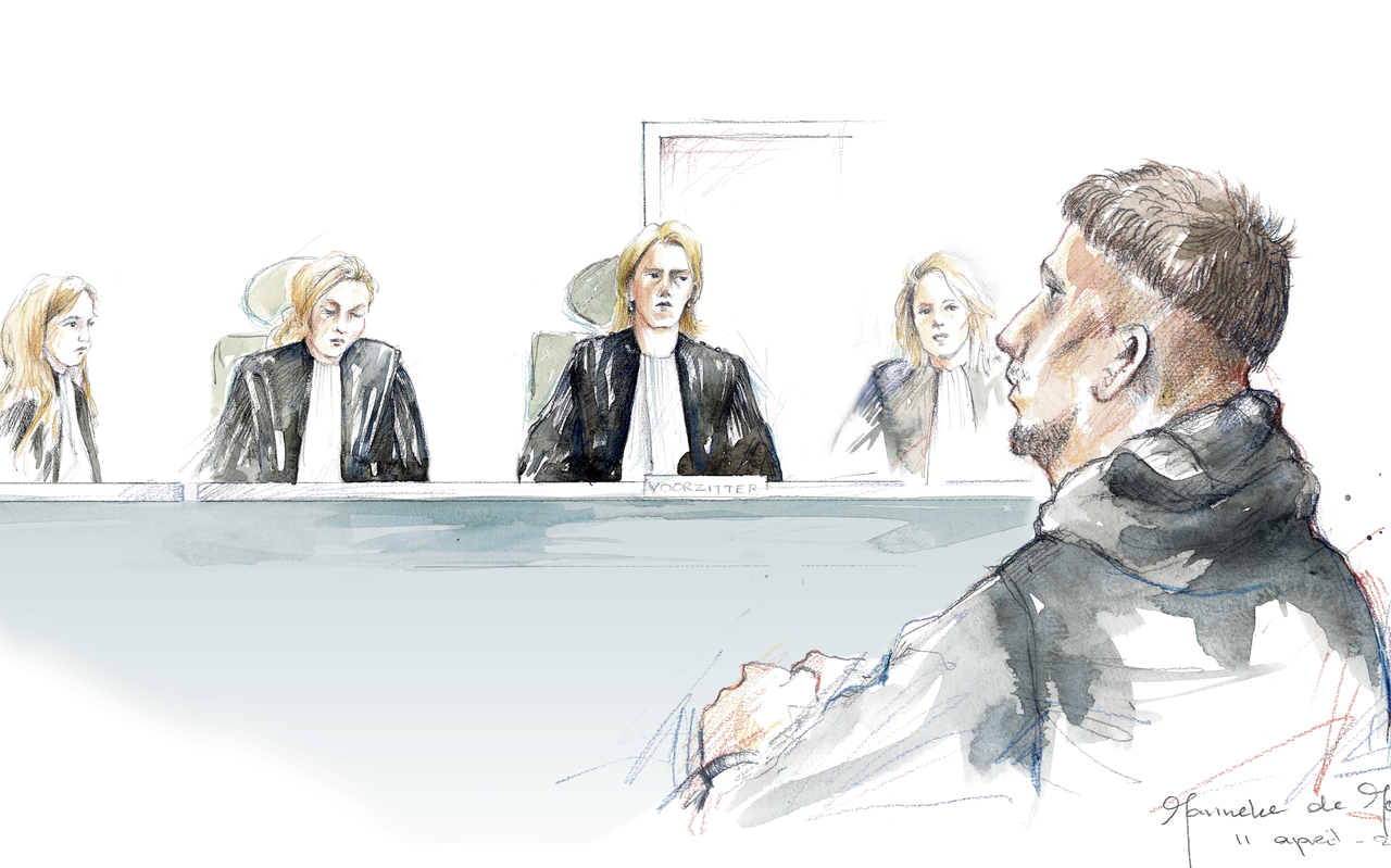 Bart J. tegenover de rechtbank Groningen. Tekening: Janneke de Jonge