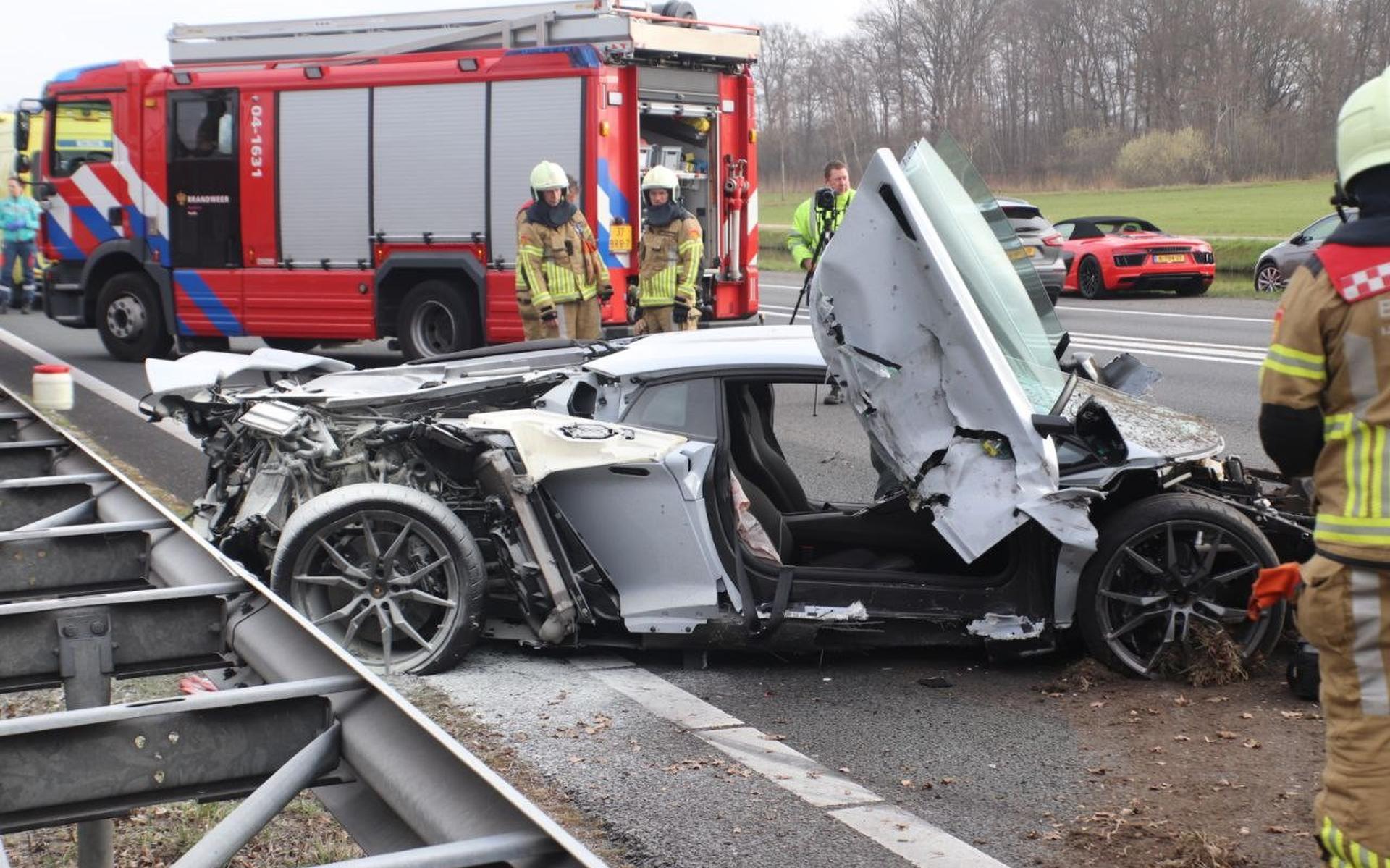 A28 tussen Zwolle en Meppel weer open na ongeluk. Lamborghini van 500.000 euro in de kreukels - Dagb