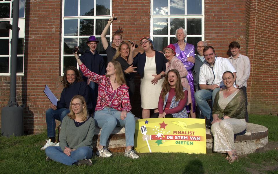 Theatergroep Helmers speelt Dodelijke Deuntjes in en rondom molen Hazewind in Gieten. 